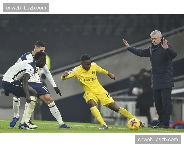 球迷文化观察:北看台Tifo开始更多融入球队战术元素与数据图表